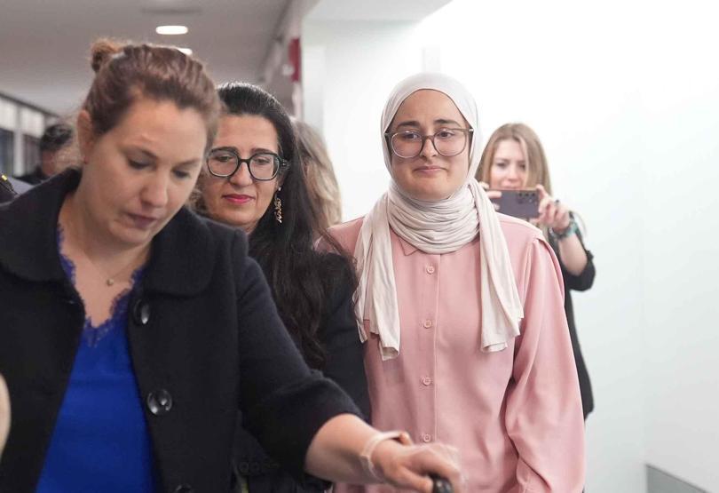 ABDde serbest bırakılan Rümeysa Öztürk, Massachusetts eyaletine döndü: Komşuları evinin önünü çiçeklerle donattı...