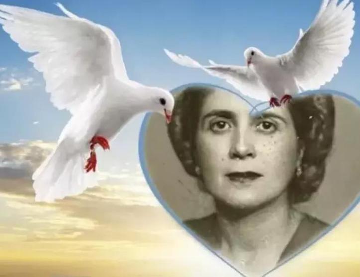 Seni çok özlüyoruz canım annem... Böyle günlerde burnumun direği sızlıyor
