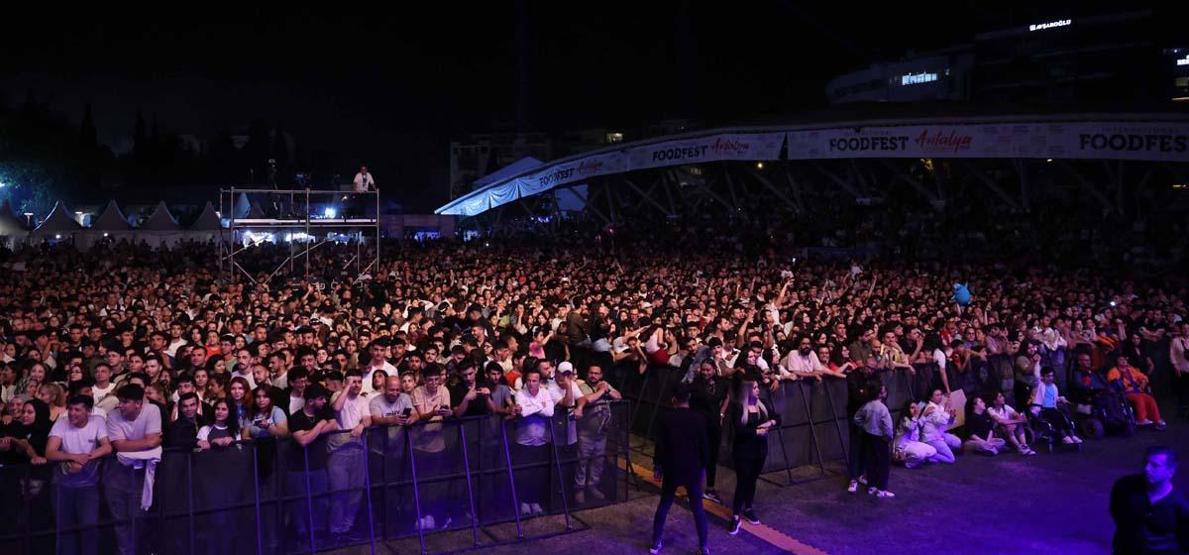 Antalyalılar Simge ile coştu