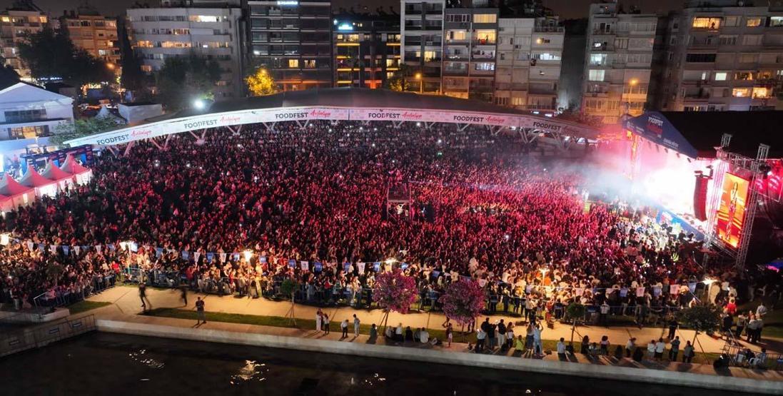 Antalyalılar Simge ile coştu