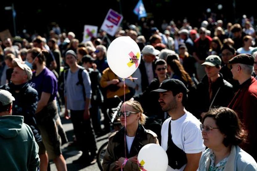 Almanyada 60tan fazla kentte aşırı sağcı AfD karşıtı gösteri