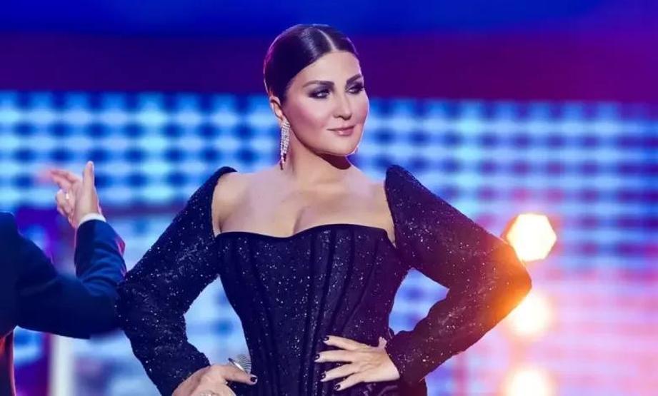 Sibel Cana Anneler Gününde duygulandıran sürpriz Çocukları ve gelinleriyle poz verdi