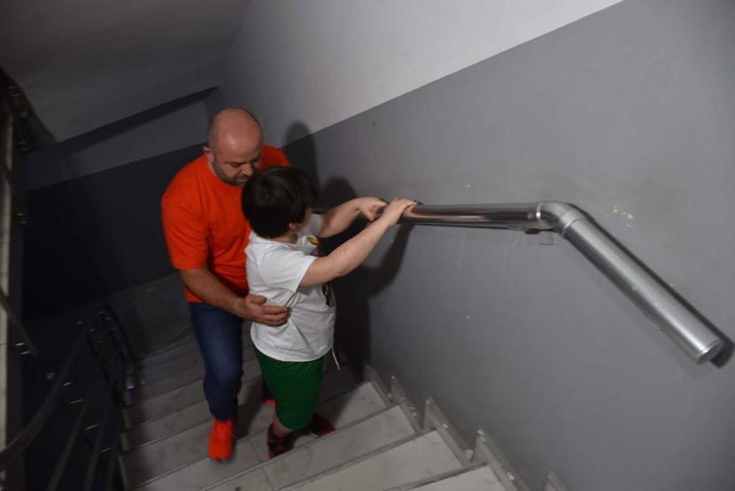 DMDli Arasın babası: Bir gün yürüyememesinden korkuyorum