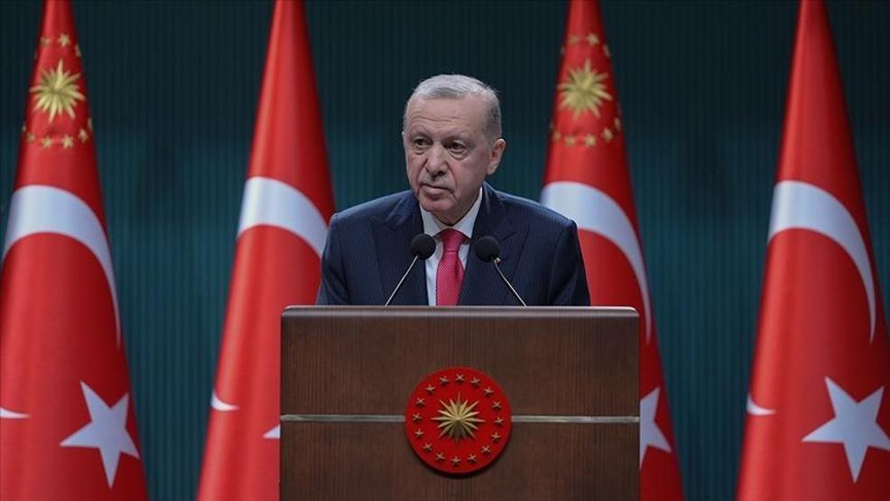 Dış basın FLAŞ koduyla duyurdu: PKK kendini feshettiğini duyurdu Erdoğan için büyük bir zafer
