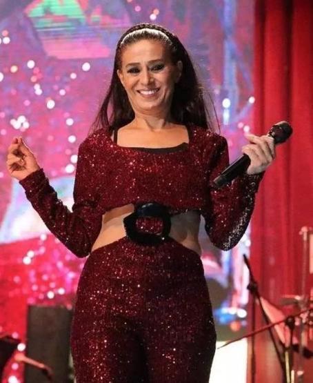 Yıldız Tilbeden sevenlerine Harbiyede unutulmaz gece