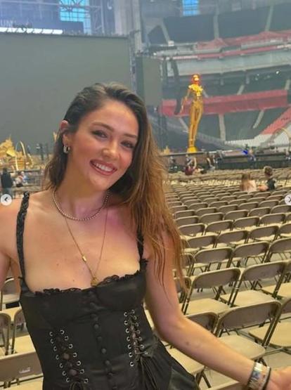 Zehra Güneş tatil pozlarıyla takipçilerinden tam not aldı
