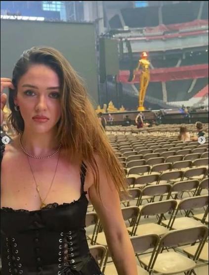 Zehra Güneş tatil pozlarıyla takipçilerinden tam not aldı