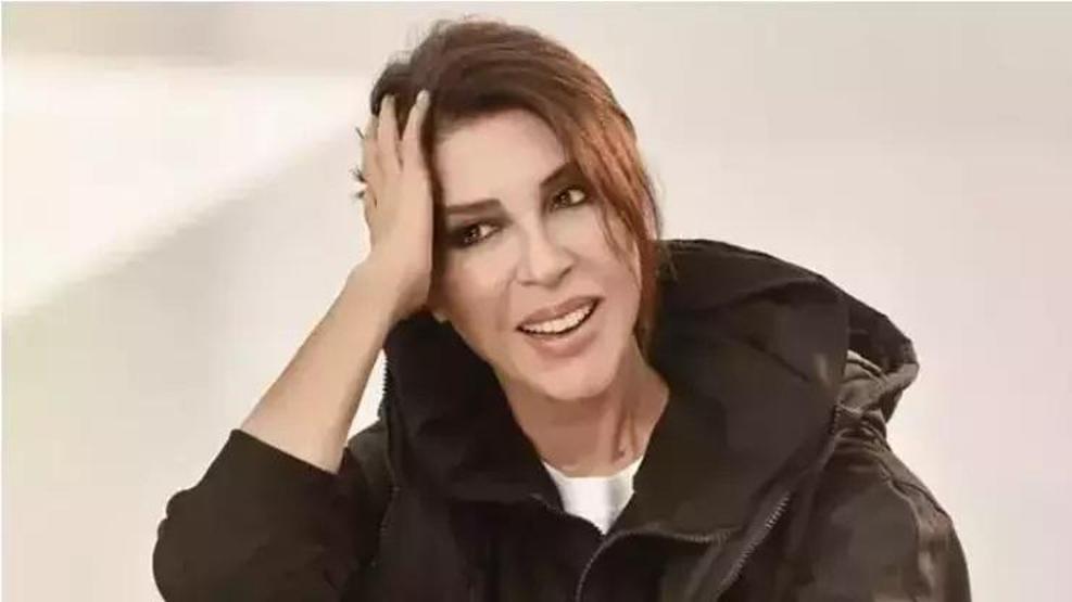 AŞK-I MEMNUNUN FİRDEVSİ NEBAHAT ÇEHRENİN FİT KALMA SIRRI 81 yaşındaki ünlü oyuncu meğer günde 40 dakika...