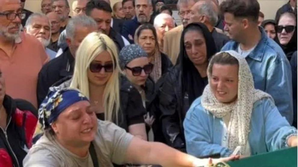 Balık Ayhan son yolculuğuna uğurlandı Eşinin feryadı yürekleri dağladı ‘DARBUKANI SUSTURDUN, SON SAHNEDESİN’