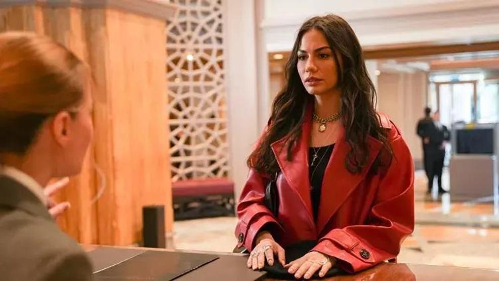 Demet Özdemir ve Ablası Derya Özdemirin Göz Kamaştıran Pozu Sosyal Medyayı Salladı