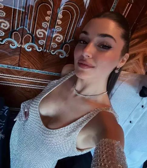 Hande Erçel yeni paylaşımıyla Instagramı salladı