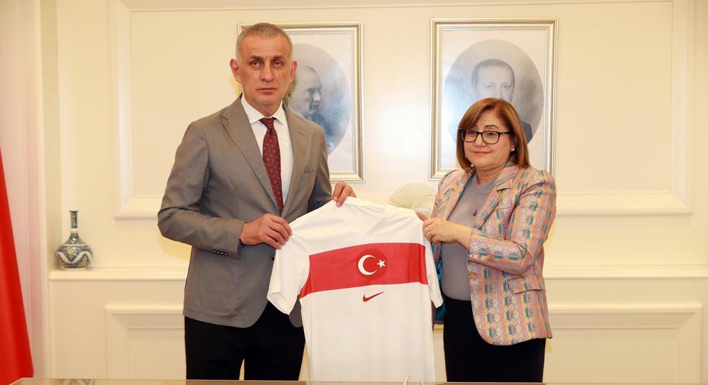 TFF Başkanı İbrahim Hacıosmanoğlu, Gaziantepte bir dizi ziyarette bulundu
