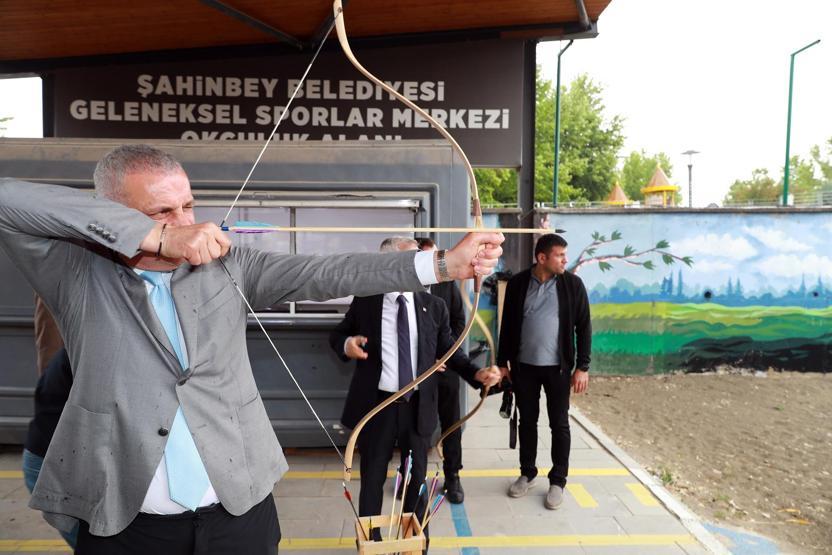 TFF Başkanı İbrahim Hacıosmanoğlu, Gaziantepte bir dizi ziyarette bulundu