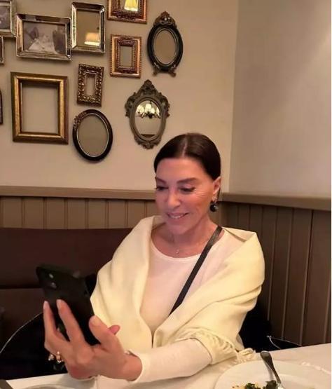 Nebahat Çehre davet tarzıyla yıllara meydan okuyor