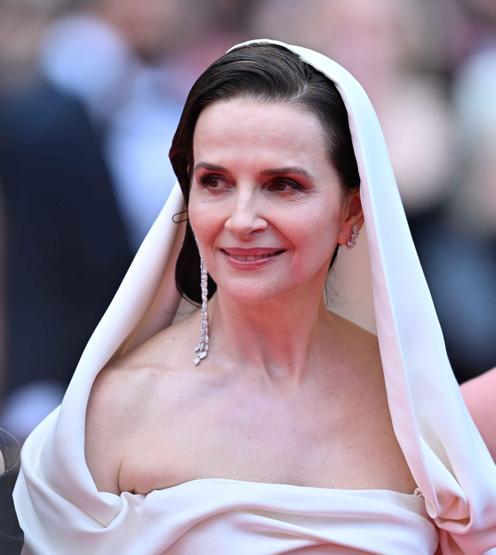 Cannes’da ikinci gün: Şıklık yarışında kurallar değişti… Tom Cruise yeniden kırmızı halıda