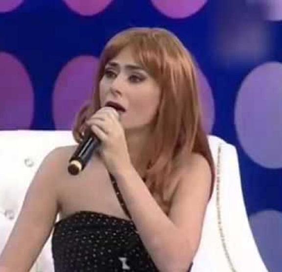 KÜSLÜK BİTTİ Yıldız Tilbe, İbrahim Tatlısesi elleriyle besledi