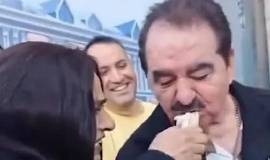 KÜSLÜK BİTTİ Yıldız Tilbe, İbrahim Tatlısesi elleriyle besledi