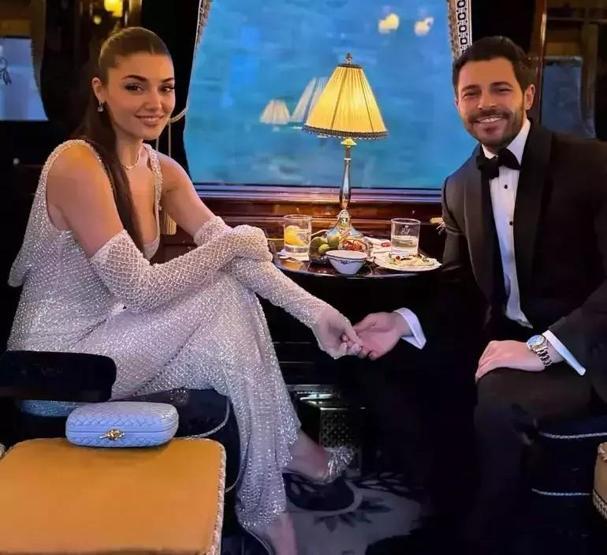 Cannesda Hande Erçel rüzgarı Kırmızı halıda basının ilgi odağı oldu