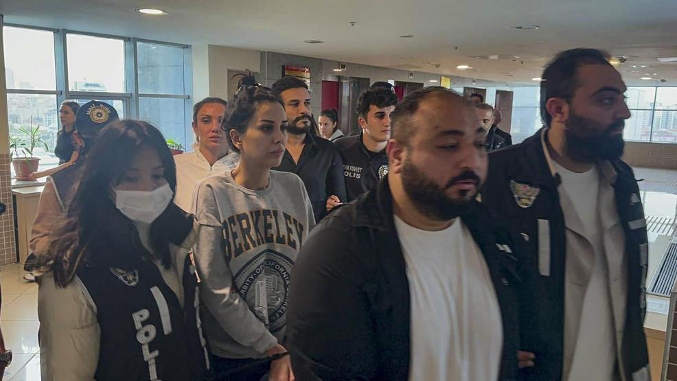 Dilan Polat hamilelik test sonucunu paylaştı Kız kardeşi Sıla Doğu bile şaştı kaldı