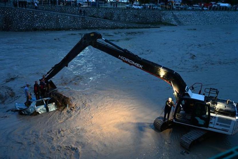 Görüntüler Osmaniyeden Sağanak vurdu Bülbül Deresi taştı