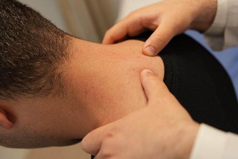 Gençlerde ve çocuklarda giderek yaygınlaşıyor: Cep boyun hastalığı