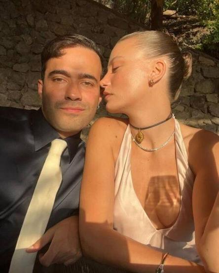 Reklam aşkı yaşadıkları öne sürülmüştü Serenay Sarıkaya-Mert Demir çiftinden Kimler Geldi, Kimler Geçti pozu