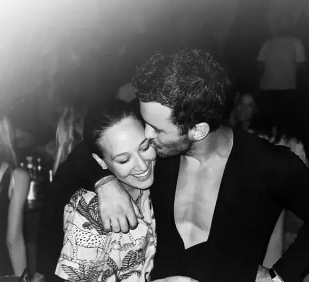Barış Arduç ve Gupse Özay’ın kızı Jan Asyaya bakın Ünlü oyuncudan yeni kare