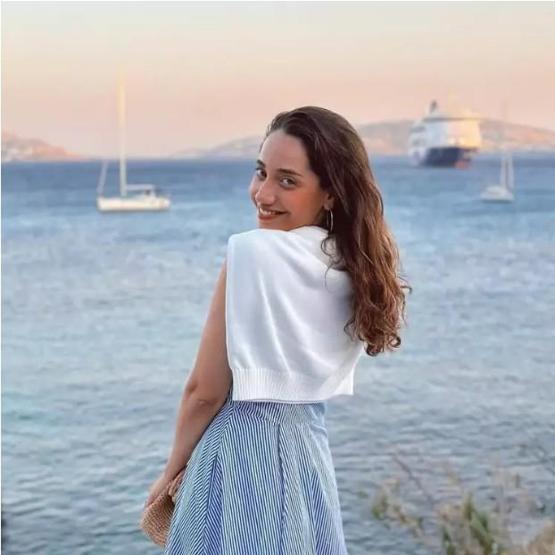 Özge Özacar, Cannesa damga vurdu Pozlarıyla hayran bıraktı