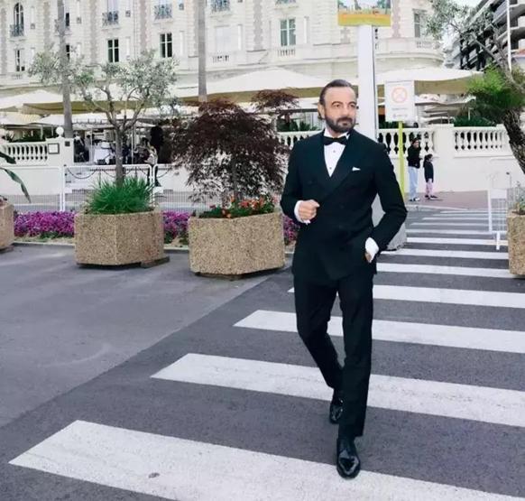 USTA OYUNCUNUN GURUR GÜNÜ Kerem Alışık ile oğlundan Cannes pozu