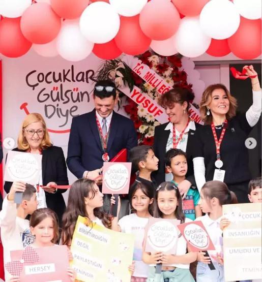 Gülben Ergen sosyal medyadan duyurdu Bayburtta Mattia Ahmet Minguzzi anaokulu açıldı