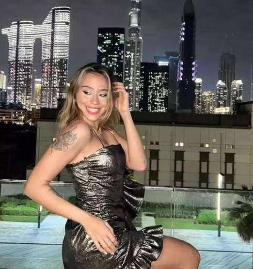 Fotoğraftaki iki ünlü ismi tanıdınız mı Çocukluk arkadaşı çıktılar