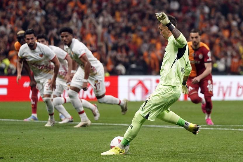 Jose Mourinhodan Galatasaraya olay sözler Musleranın penaltısına tepki...