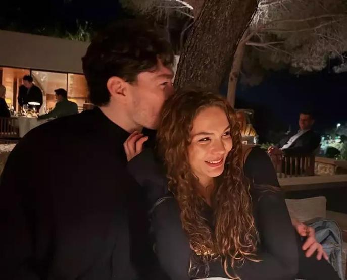 Ebru Şahine eşinden romantik mesaj