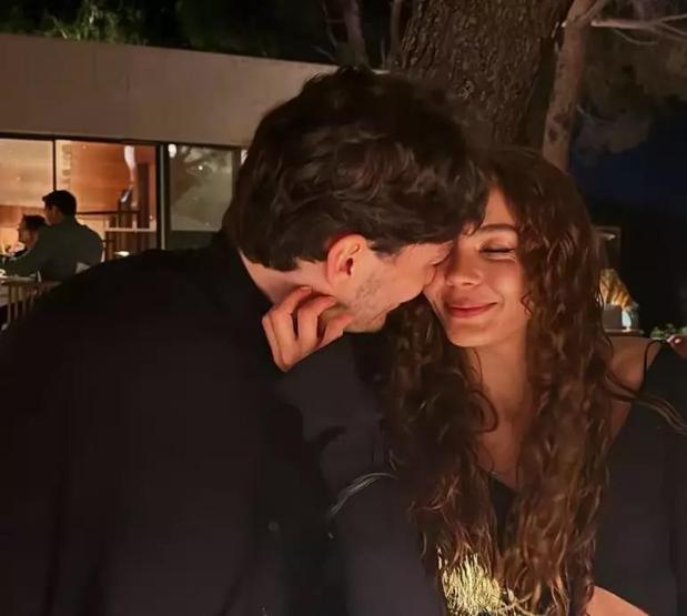 Ebru Şahine eşinden romantik mesaj