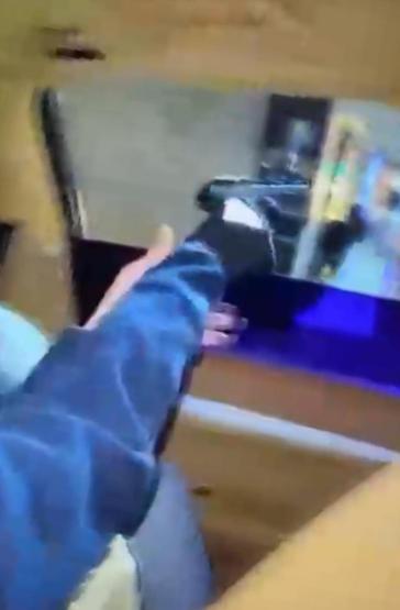Kağıthanede şoke eden olay:. Tetikçi tutup eşinin dükkanını kurşunlattı | İşte o anlar...