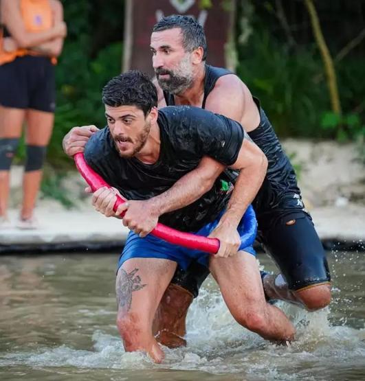 Survivordan sürpriz bir şekilde elenmişti Yiğit Poyrazdan dikkat çeken Hikmet Tuğsuz paylaşımı