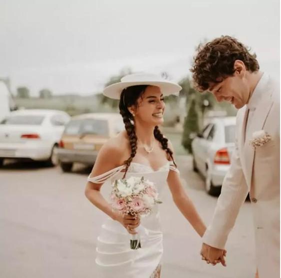 Cedi Osmandan Ebru Şahine romantik kutlama
