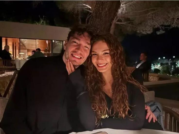 Cedi Osmandan Ebru Şahine romantik kutlama