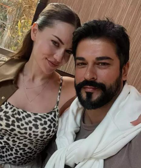 Burak Özçivit aşka geldi Kalp emojisiyle paylaştı
