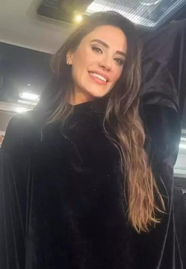 Şükran Ovalı imaj değiştirdi İşte yeni saçları...