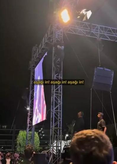 Ece Seçkinin konserinde yürekler ağza geldi Konseri yarıda kesti