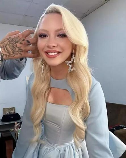 Ece Seçkinin konserinde yürekler ağza geldi Konseri yarıda kesti