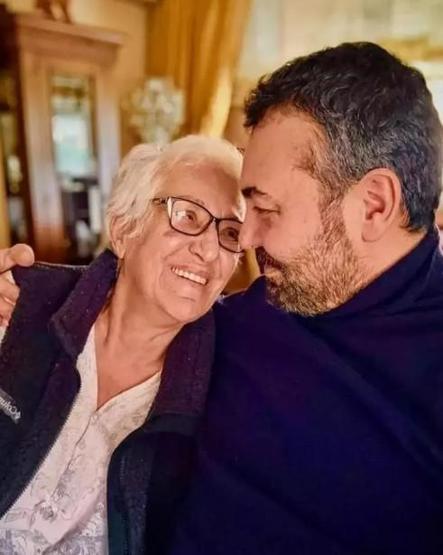 Aslı Hünel ve Saruhan Hünelin acı günü Biricik annemiz hakkın rahmetine kavuştu