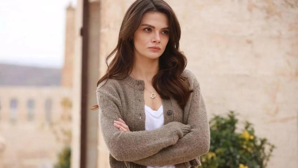 Uzak Şehirin yıldızı Sinem Ünsalın Cannes tarzı GÖRENLERİ BÜYÜLEDİ