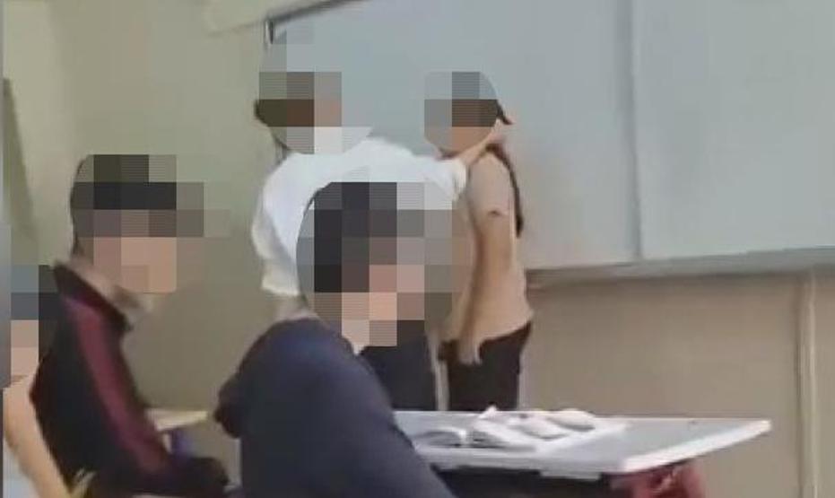 Ortaokulda skandal görüntü Sınıfın ortasında öğrenciyi dövüp hakaret etti