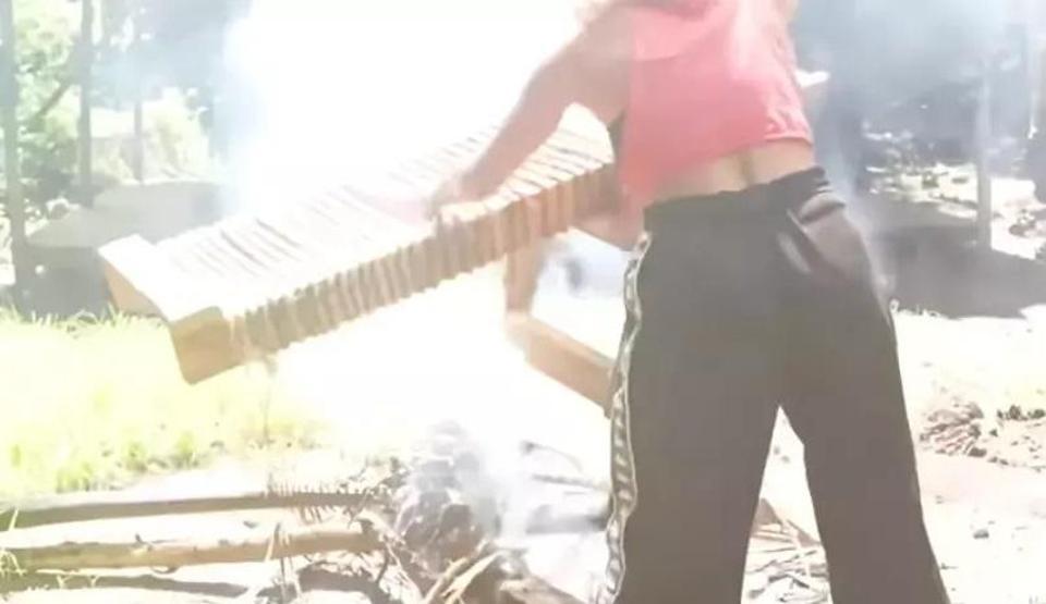 Survivor Meryem sinirden deliye döndü İsmail Balabandan kalan eşyaları yaktı