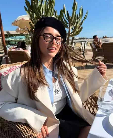 Kızılcık Şerbetinin Doğası Sıla Türkoğluna bakın Cannes tarzı olay oldu BEĞENİ BUTONU ÇÖKTÜ