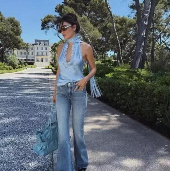 Hande Erçelin tarzı dudak uçuklattı Sosyal medyayı ikiye böldü 150 BİN TLLİK KOMBİN
