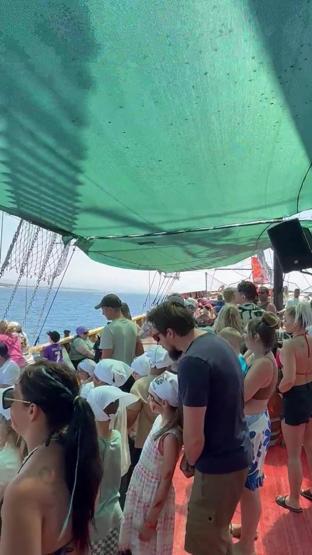 Side açıklarında görüntülendi Turistler heyecan içinde izledi