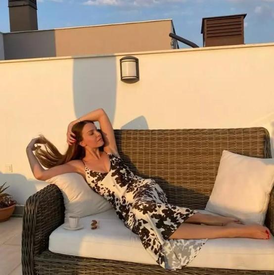 Uzak Şehirin Pakizesi Yaren Güldiken, pozlarıyla hayran bıraktı